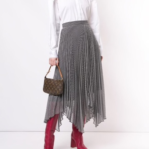 Louis Vuitton Monogramed Clutch - Picture 3 of 7